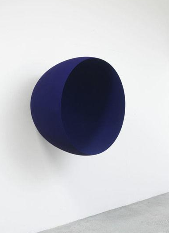 Vers le bleu intérieur d'Anish Kapoor